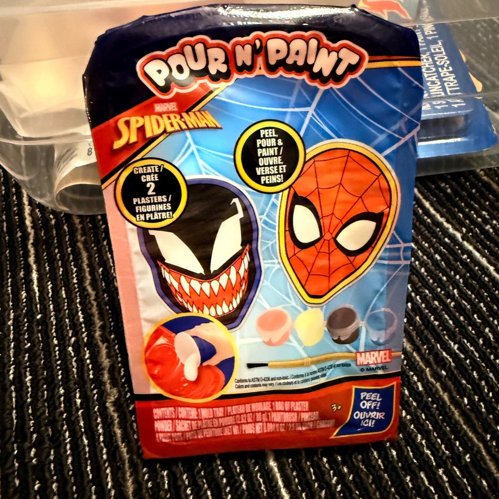 Tara Toy Spider-Man Pour N Paint Kids OS Red NEW Marvel Venom Plaster Craft Kit